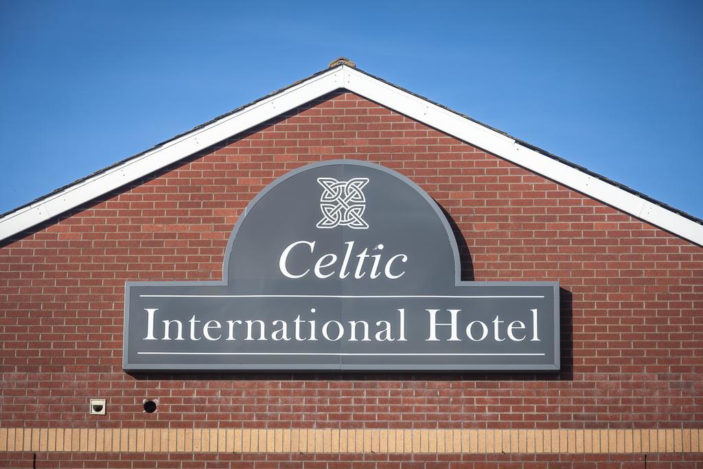 Celtic International Hotel Cardiff Airport Barry Extérieur photo