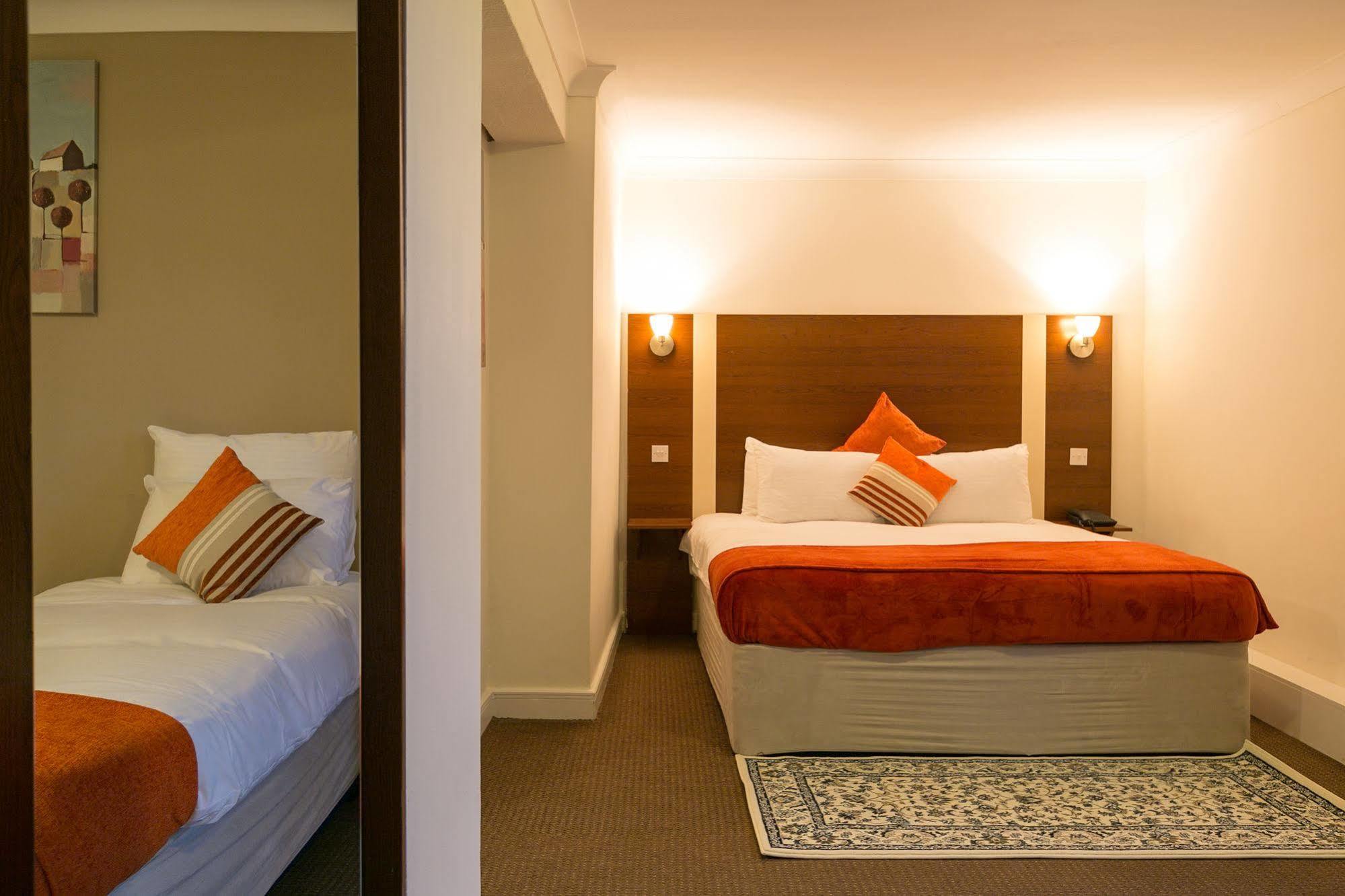 Celtic International Hotel Cardiff Airport Barry Extérieur photo