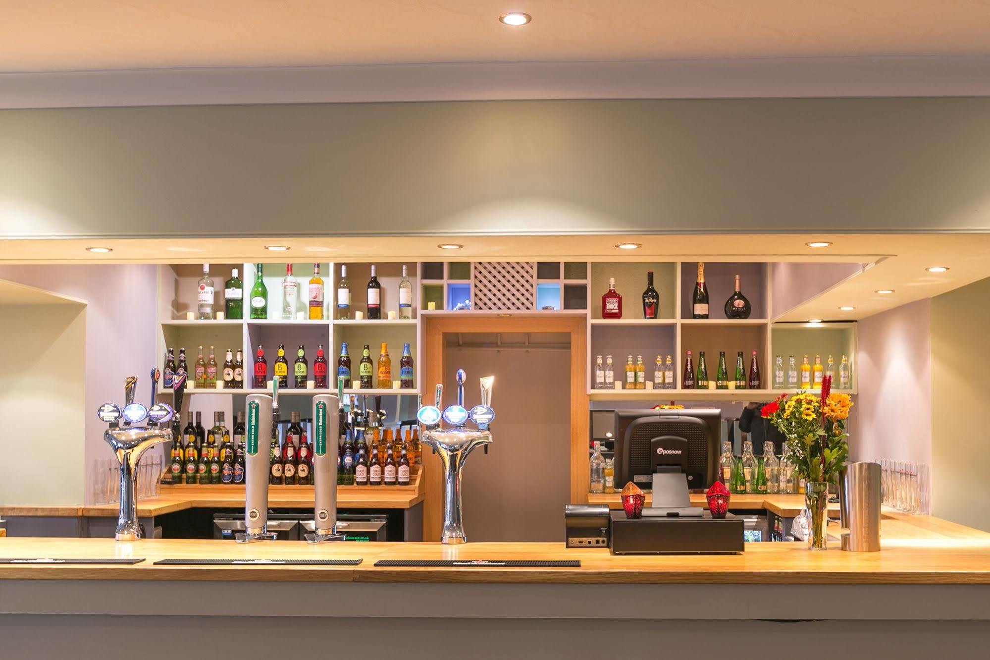 Celtic International Hotel Cardiff Airport Barry Extérieur photo