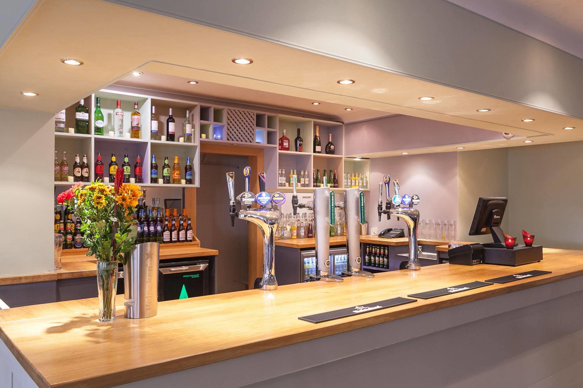 Celtic International Hotel Cardiff Airport Barry Extérieur photo
